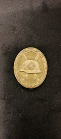 Gold wound badge marked 65