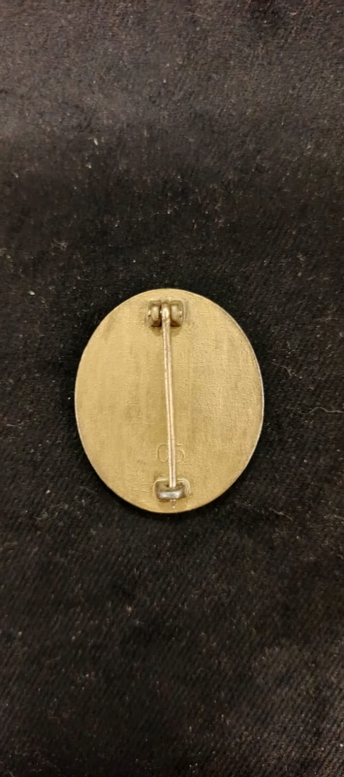 Gold wound badge marked 65