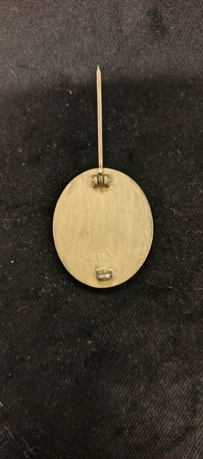Gold wound badge marked 65