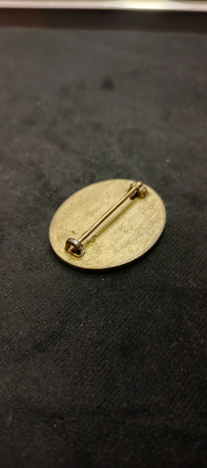 Gold wound badge marked 65