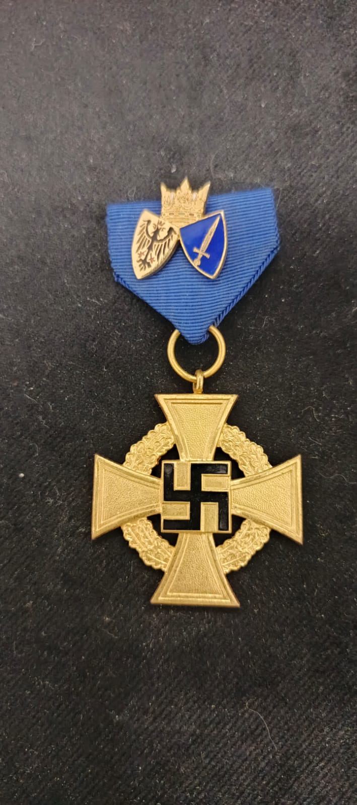 Kreuz für 40 Jahre Dienst