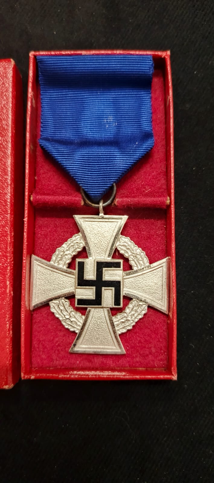 25 Jahre Dienstkreuz in einem Koffer