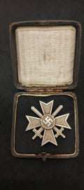 KVK-Kreuz 1. Klasse, mit der Aufschrift „65“ in einem Etui
