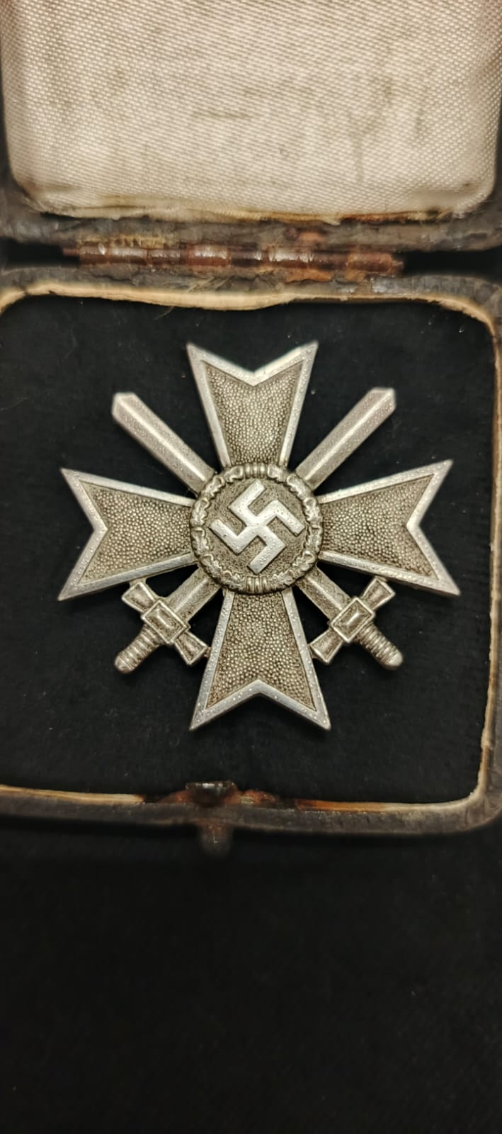 KVK-Kreuz 1. Klasse, mit der Aufschrift „65“ in einem Etui