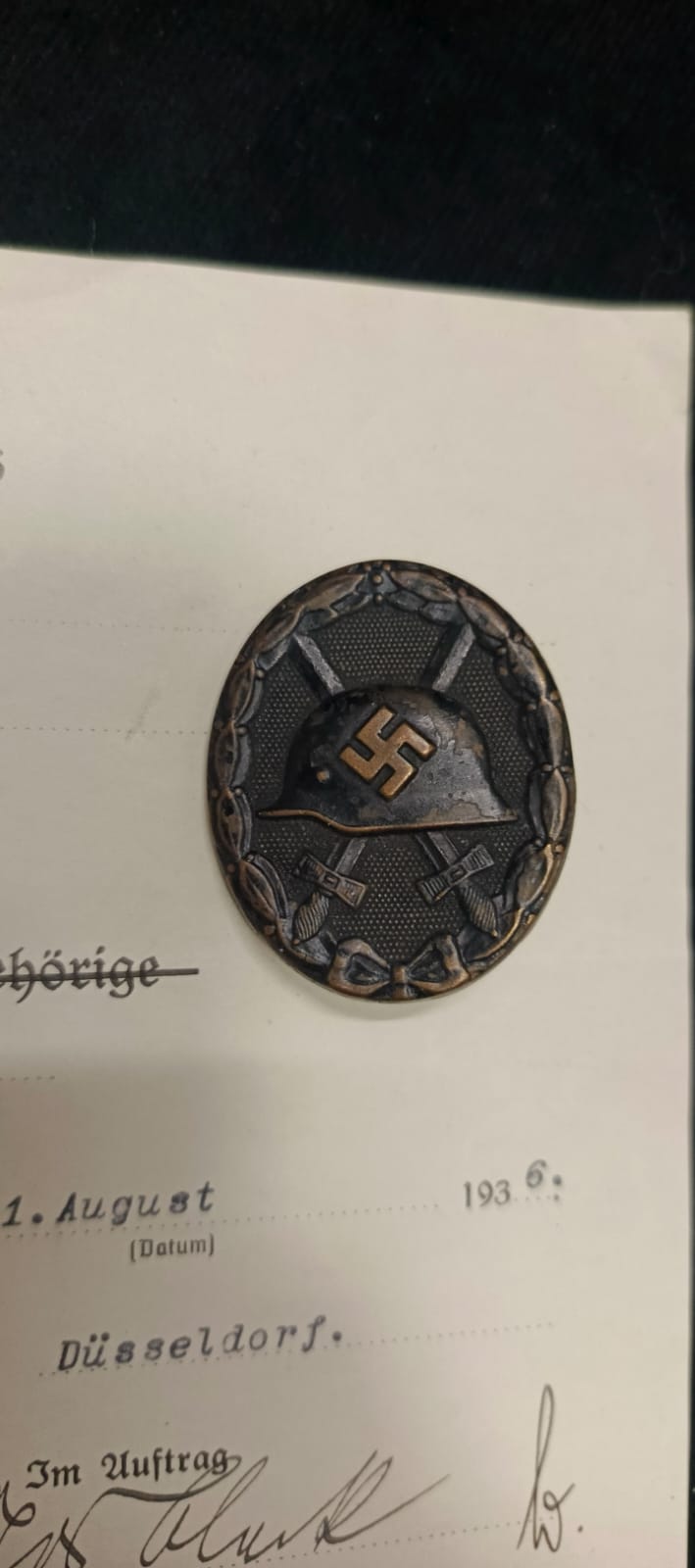 Black wound badge, marked "L/11" with the award