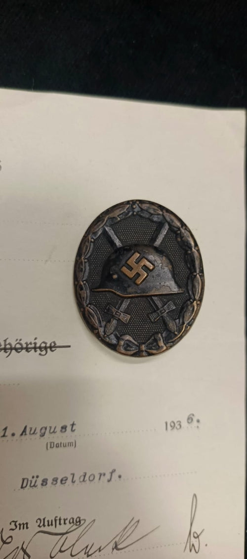 Black wound badge, marked "L/11" with the award